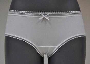 Eva Sybille Wit Short