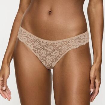 Triumph Amourette Spotlight Powder String