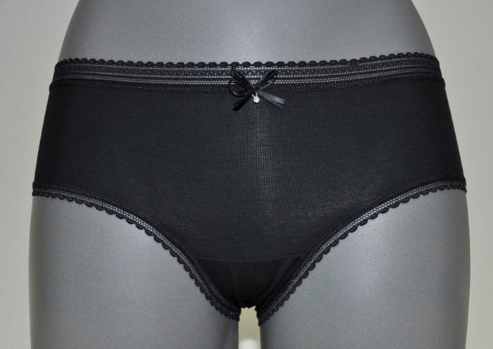 Eva Sybille zwart short