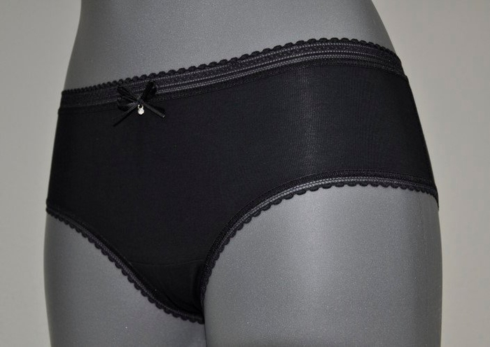 Eva Sybille zwart short