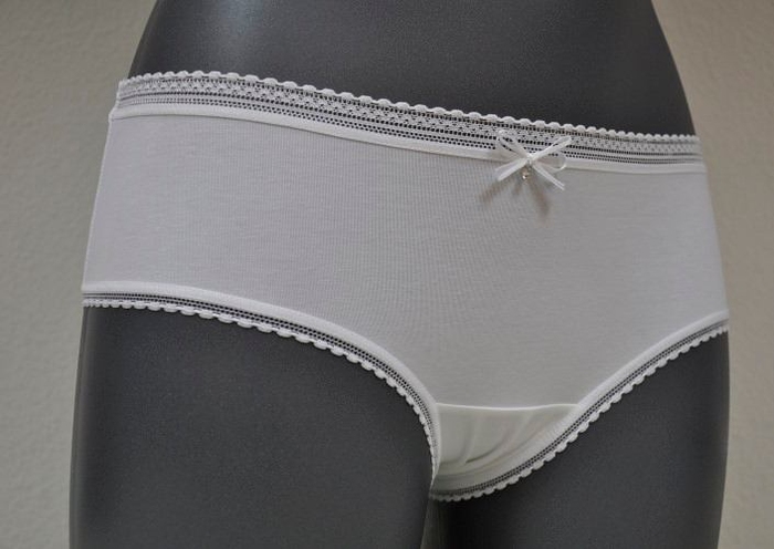 Eva Sybille wit short