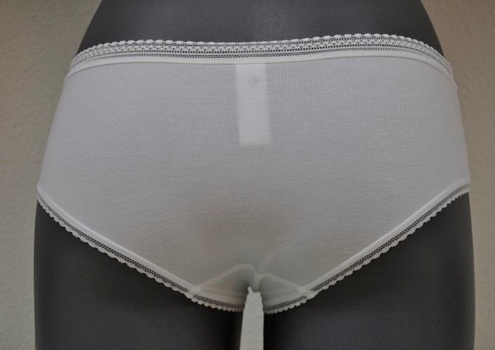 Eva Sybille wit short