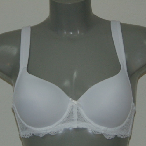 Elbrina Embroid wit voorgevormde bh