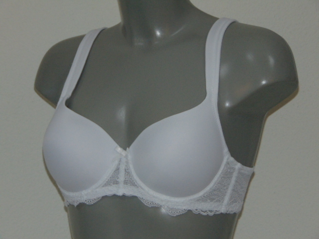 Elbrina Embroid wit voorgevormde bh