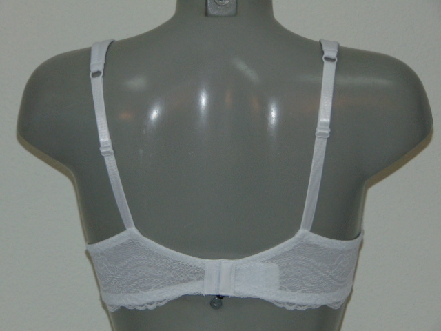 Elbrina Embroid wit voorgevormde bh