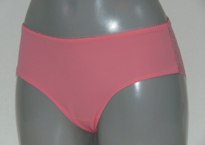 Elbrina Embroid roze short