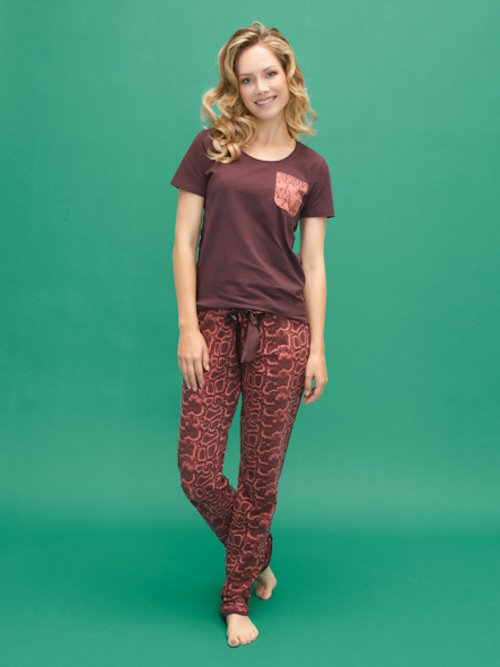 Charlie Choe Wild Hearted bruin slaapshirt