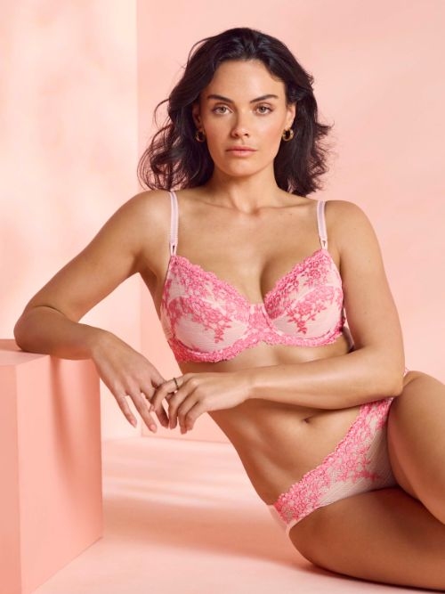 Wacoal Lingerie Embrace Lace roze voorgevormde bh