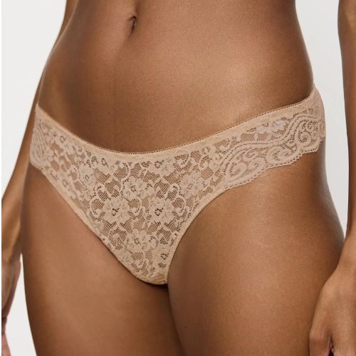 Triumph Amourette Spotlight powder string