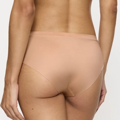 Triumph Body Make-Up Illusion Soft Touch powder slip