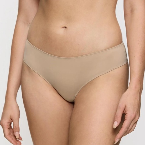 Triumph Lovely Micro powder string