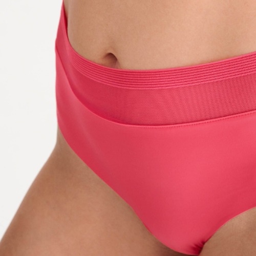 Lisca Sia rood high brief
