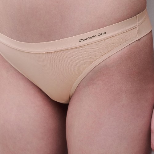 Chantelle One Mesh beige string