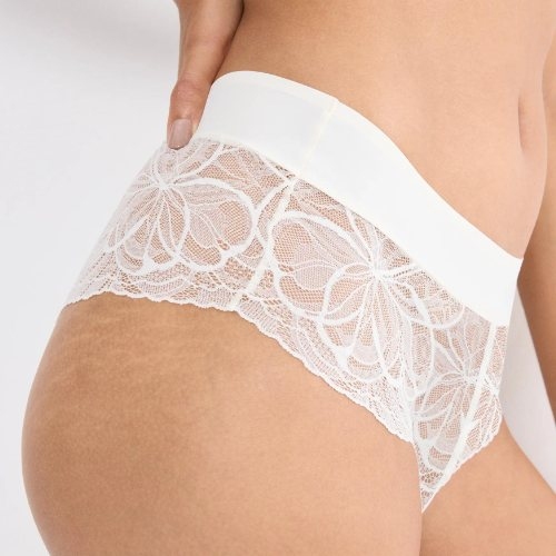Triumph Body Make-Up Illusion Lace gebroken wit short