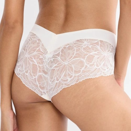 Triumph Body Make-Up Illusion Lace gebroken wit short