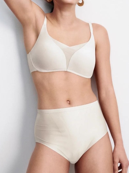 Triumph Shape Smart gebroken wit high brief