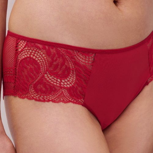 Chantelle Amor rood short