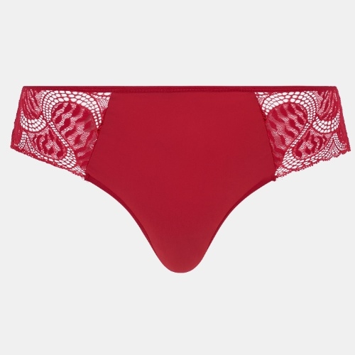 Chantelle Amor rood short