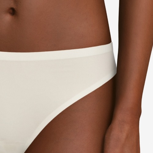Chantelle SoftStretch ivoor string